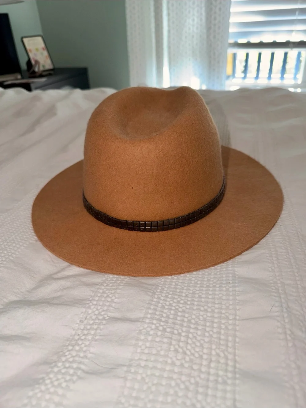 New Treasure & Bond Women’s Tan / Camel Studded Fedora Hat